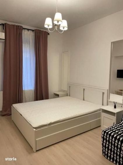 Garsonieră decomandată în Calea Victoriei