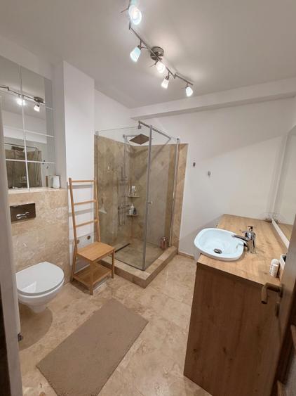 Apartament cu 4 camere decomandat în Balotești