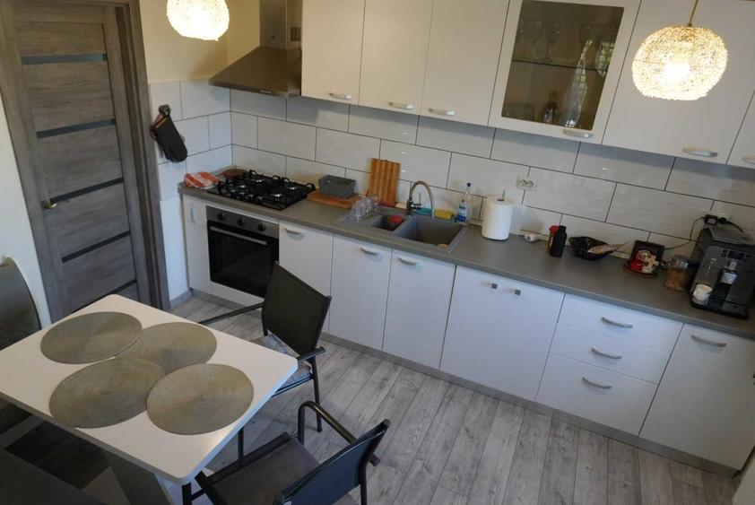 Casă cu 4 camere în Săbăreni