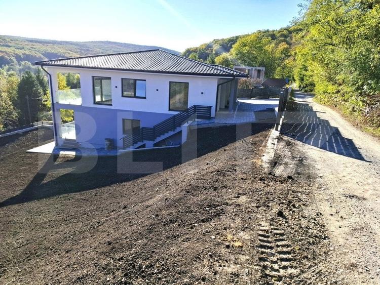 Duplex cu 5 camere cu Teren 400 Mp în Feleacu