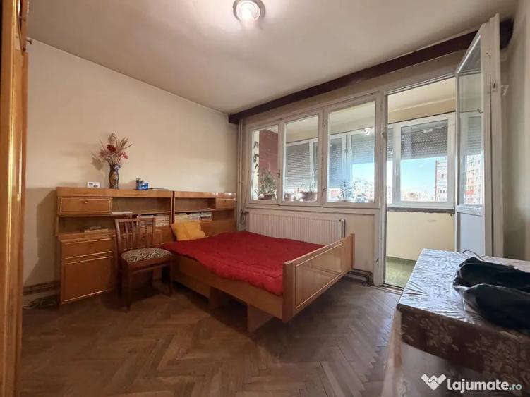 Apartament cu 2 camere decomandat în P-ța Victoriei