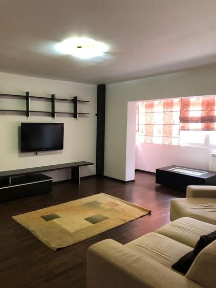 Apartament cu 3 camere decomandat în Sud