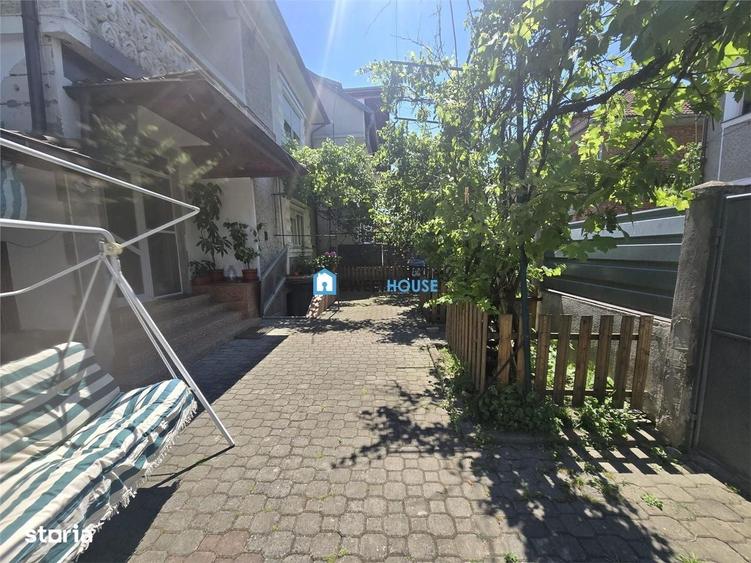 Casă cu 4 camere în Central