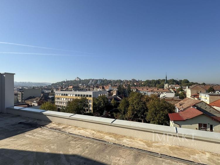 Birou, de 1,600 mp, în Central