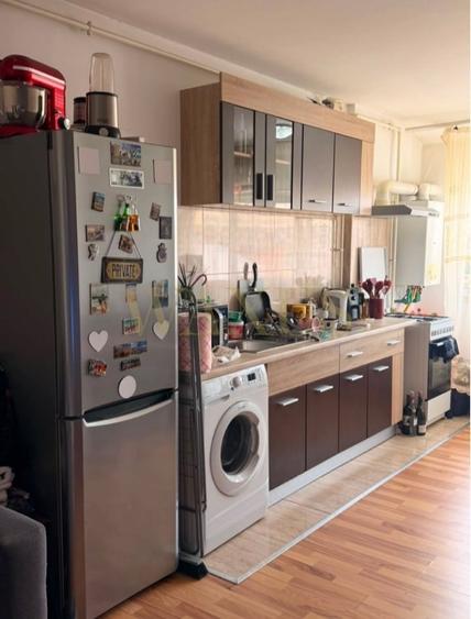 Apartament cu 2 camere semidecomandat, mobilat în Florești