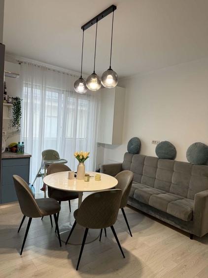 Apartament cu 3 camere semidecomandat în Giroc