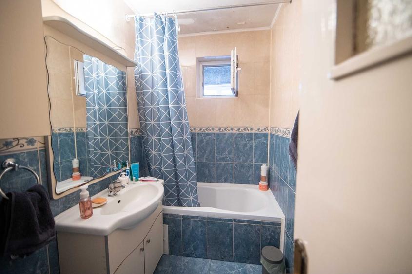 Apartament cu 3 camere semidecomandat în Dristor