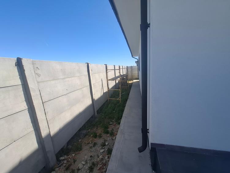 Casă individuală cu 4 camere cu Teren 400 Mp în Olteni