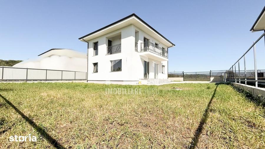 Casă cu 5 camere cu Teren 500 Mp în Jucu