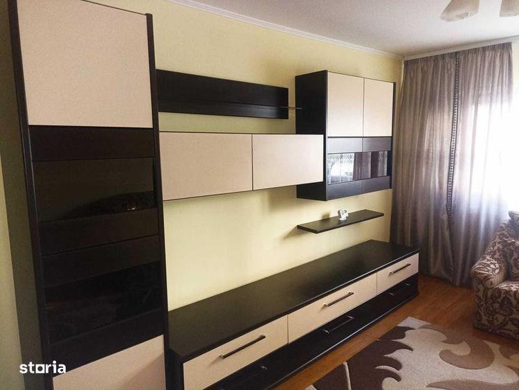 Apartament cu 3 camere decomandat în Berceni