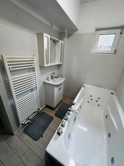 Apartament cu 3 camere decomandat în Ultracentral