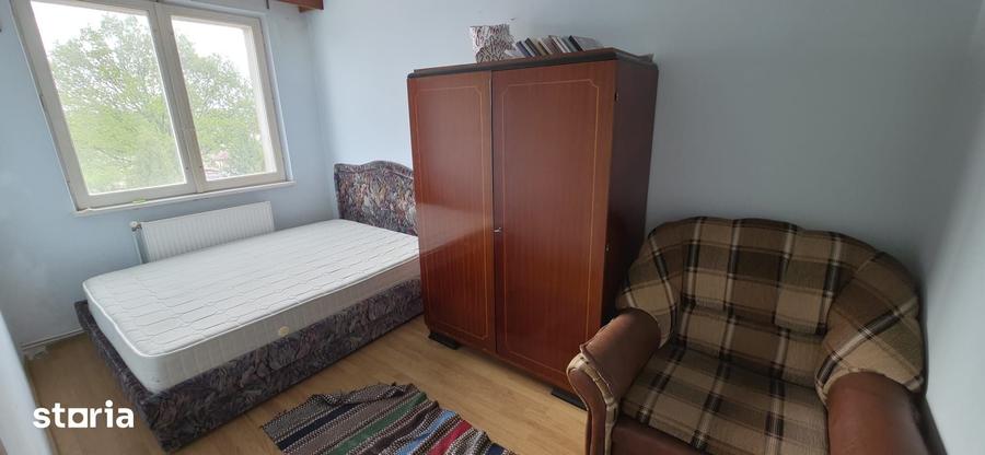 Apartament cu 3 camere semidecomandat în Șerbănești