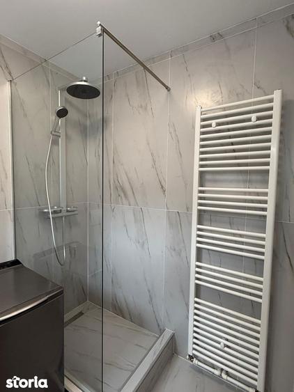 Apartament cu 3 camere decomandat în Cornișa