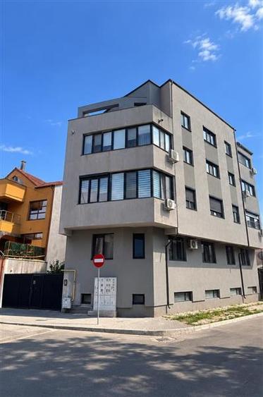 Apartament cu 4 camere decomandat, mobilat în Stadion