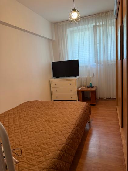 Apartament cu 3 camere decomandat în Drumul Taberei