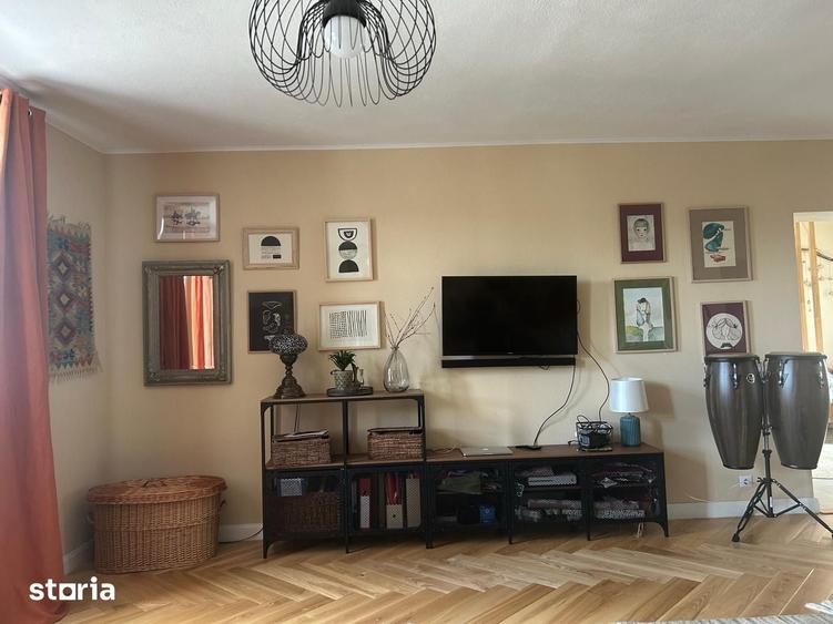 Casă cu 8 camere cu Teren 826 Mp în Central