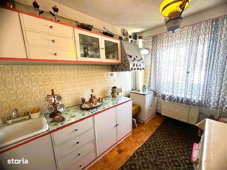 Apartament cu 4 camere decomandat în Central