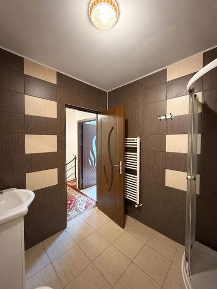 Apartament cu 3 camere semidecomandat în Apahida