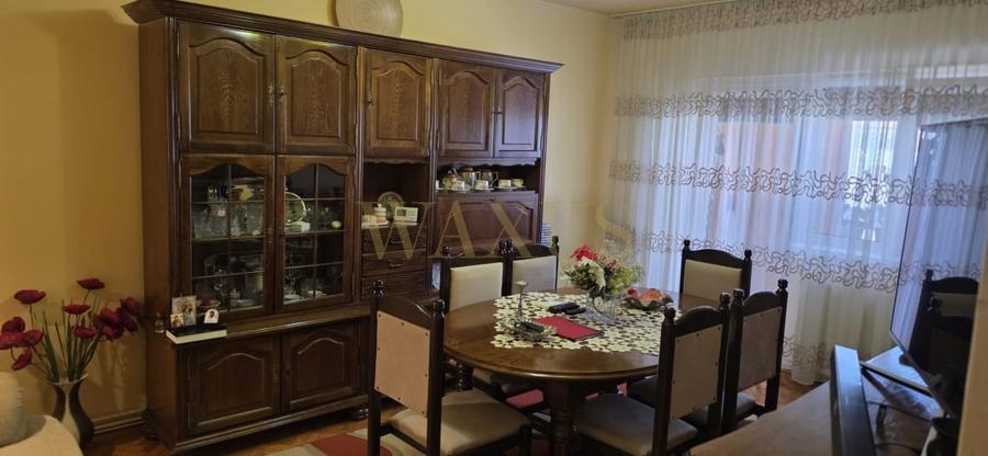 Apartament cu 3 camere semidecomandat, mobilat în Central