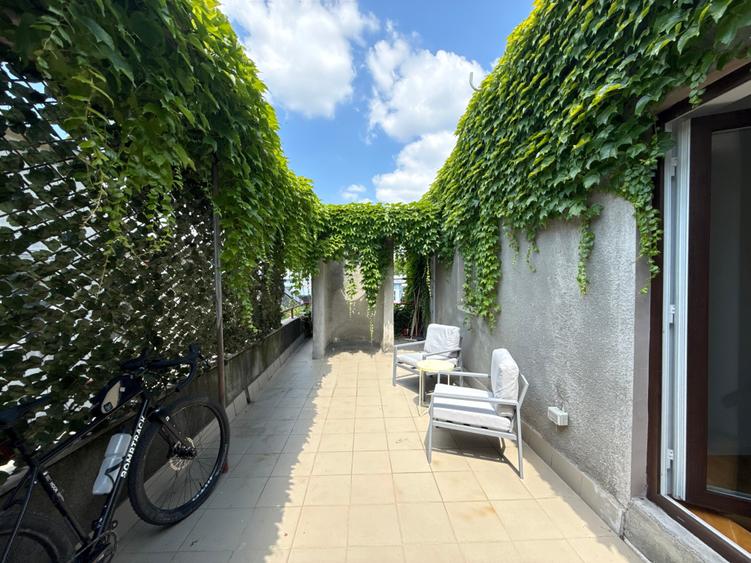 Apartament cu 3 camere semidecomandat în Gara de Nord