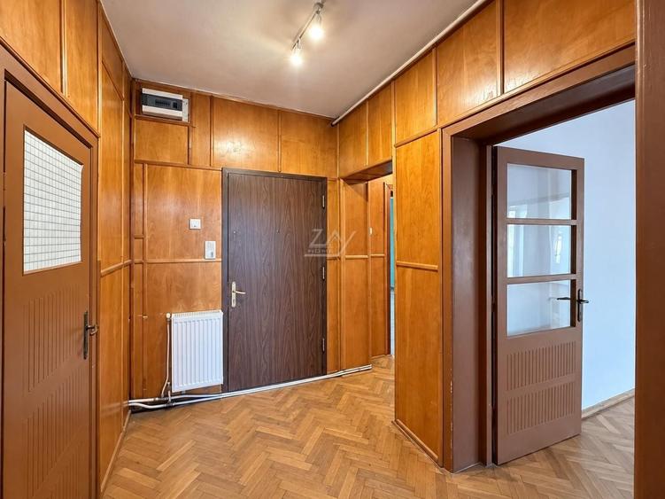 Apartament cu 4 camere decomandat în Șagului