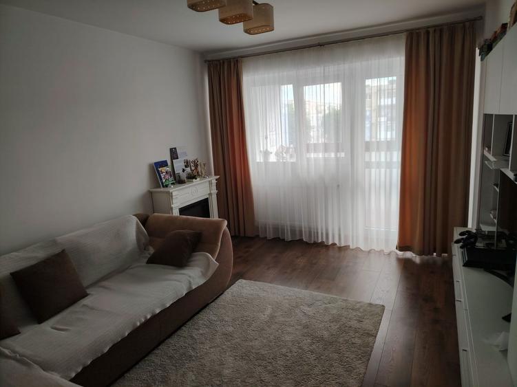 Apartament cu 3 camere decomandat în Geamăna