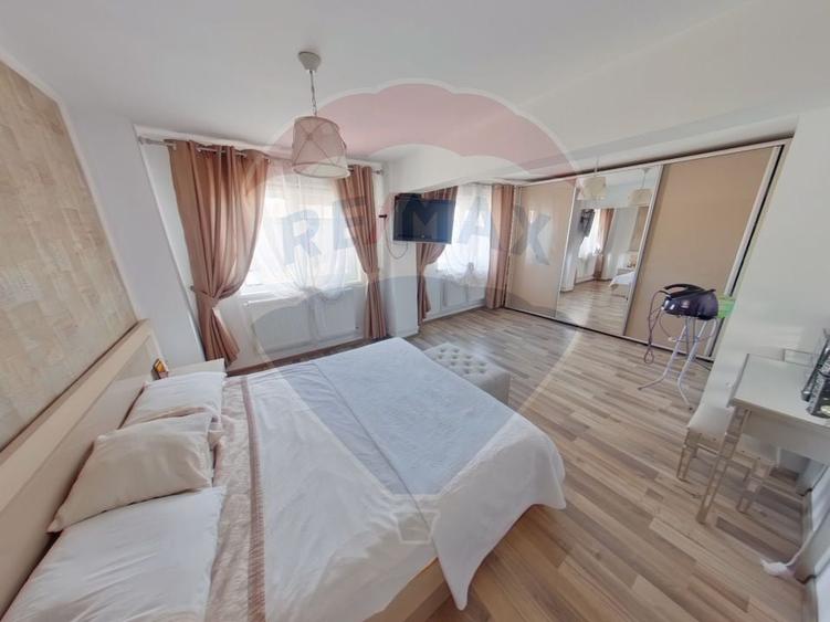 Apartament cu 4 camere decomandat, mobilat în Ultracentral