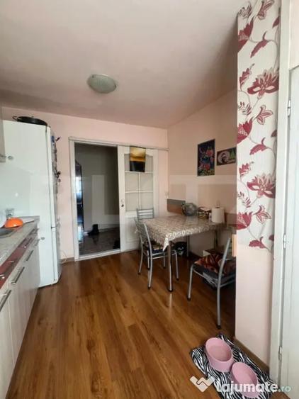 Apartament cu 4 camere decomandat, mobilat în Central