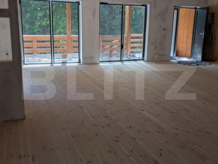 Casă individuală cu 7 camere cu Canalizare în Colibița