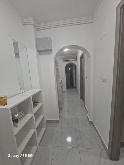 Apartament cu 4 camere decomandat în Central