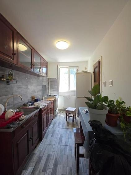 Apartament cu 3 camere în Drumul Taberei