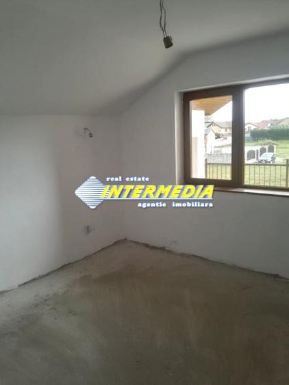 Casă individuală cu 4 camere cu Teren 450 Mp în Micești