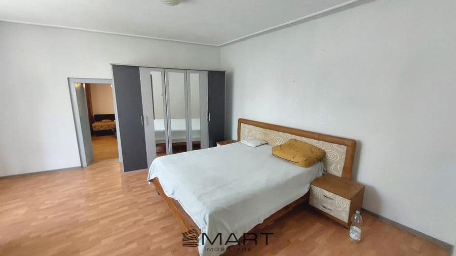 Casă cu 8 camere cu Teren 800 Mp în Central