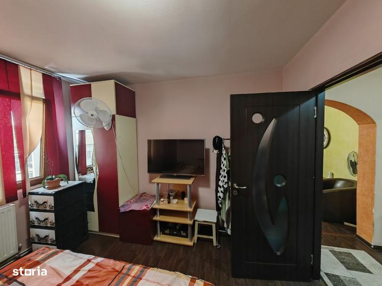 Apartament cu 3 camere decomandat în Cornișa