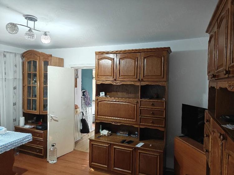 Apartament cu 3 camere semidecomandat în Tomis Nord