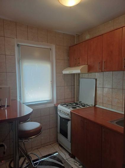 Apartament cu 2 camere semidecomandat în Berceni