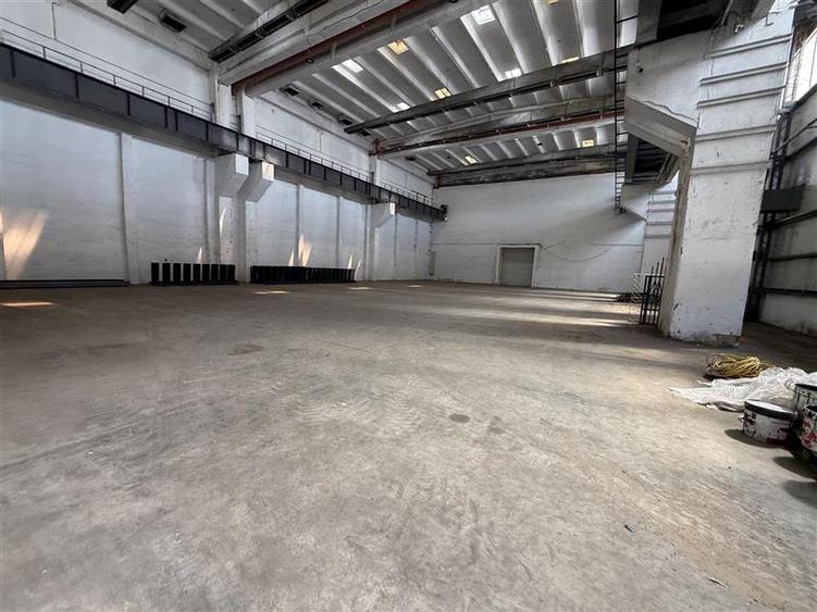 Spațiu industrial, de 880 mp, în Republicii