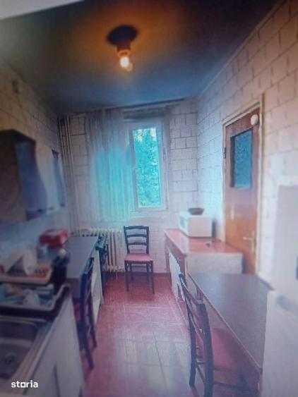 Apartament cu 3 camere semidecomandat în 1 Decembrie 1918