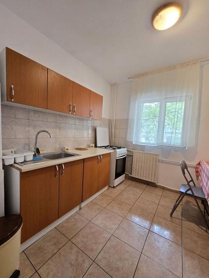 Apartament cu 2 camere decomandat, mobilat în Brâncoveanu