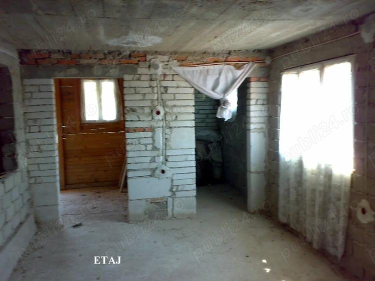 Casă cu 4 camere cu Teren 2385 Mp în Făgețelu