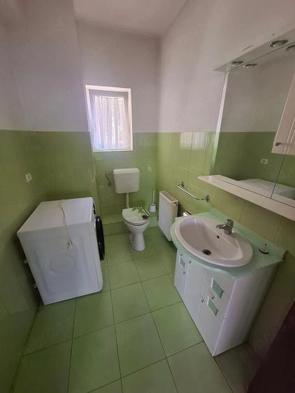 Apartament cu 3 camere semidecomandat în Intim
