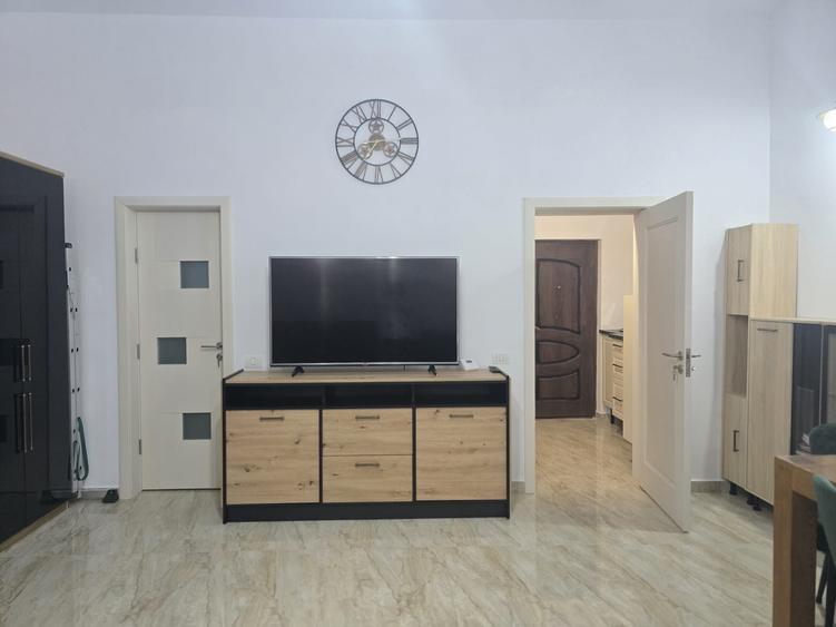 Garsonieră decomandată în Noua