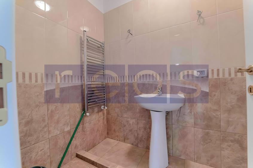 Apartament cu 3 camere semidecomandat în P-ța Dorobanți