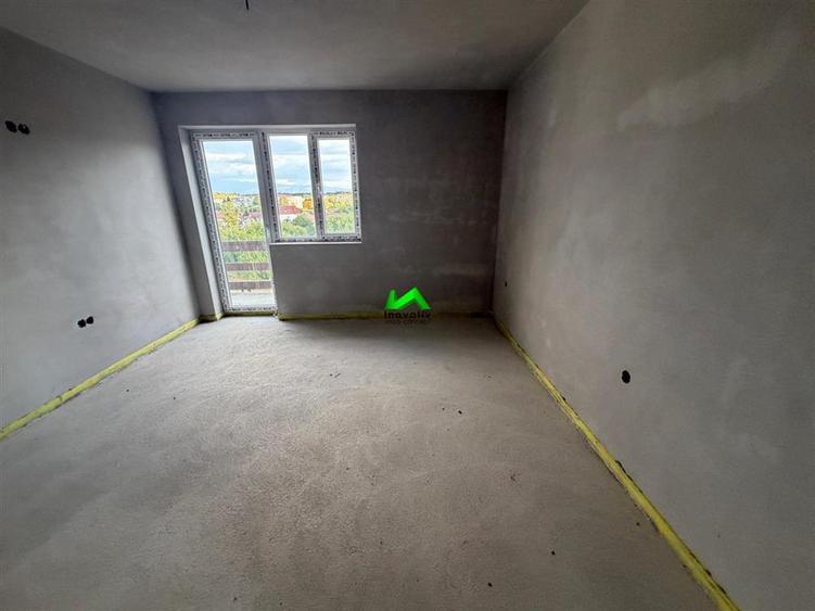 Casă cu 7 camere cu Teren 727 Mp în Central