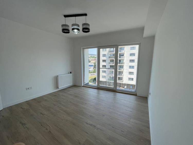 Apartament cu 4 camere decomandat în Dâmbul Rotund
