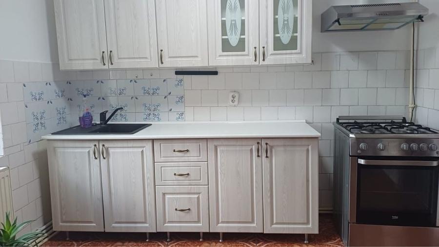 Apartament cu 3 camere decomandat în Amara