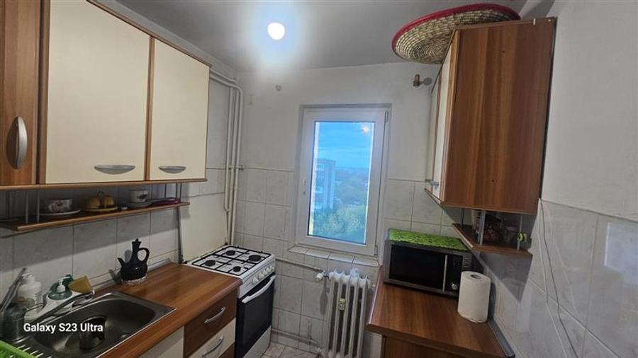 Apartament cu 2 camere semidecomandat în Berceni