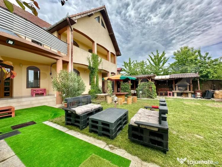 Casă cu 8 camere cu Teren 1027 Mp în Micești