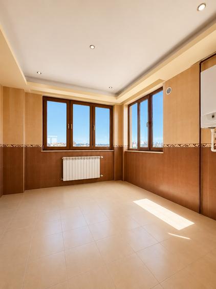 Apartament cu 3 camere decomandat, mobilat în Faleza Nord