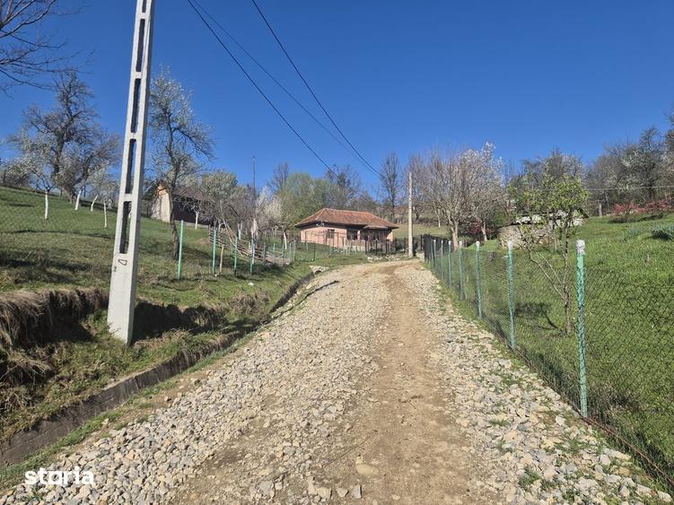Casă cu 3 camere cu Teren 2586 Mp în Central